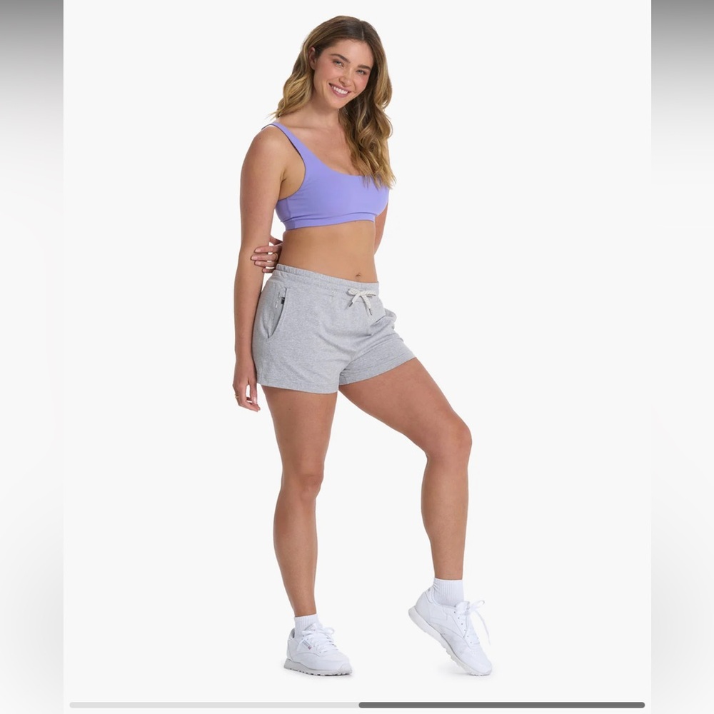 Vuori Women's Performance Short Pale Grey Heather Size L (A10)
